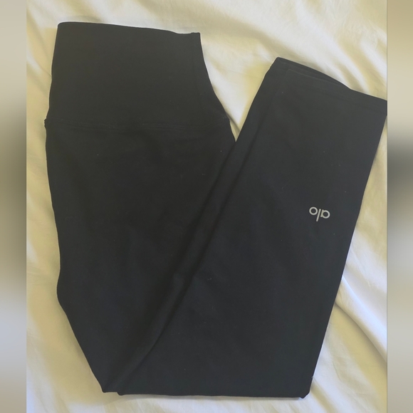 ALO Yoga Pants - Alo Yoga Black Cropped Leggings High Waist Airbrush Style Size M